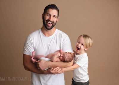 baby and dad photography - newborn photography - smile