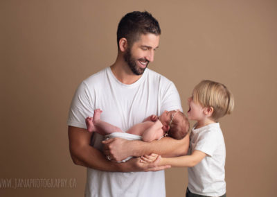 baby and dad photography - newborn photography - smile