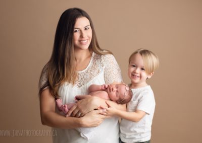 mom and dad photography - newborn photography - smile
