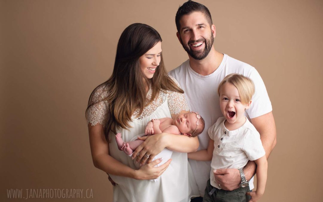 Newborn photography with siblings