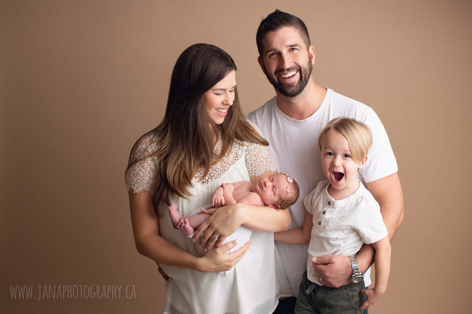 Newborn photography with siblings - jana photography - Vancouver BC