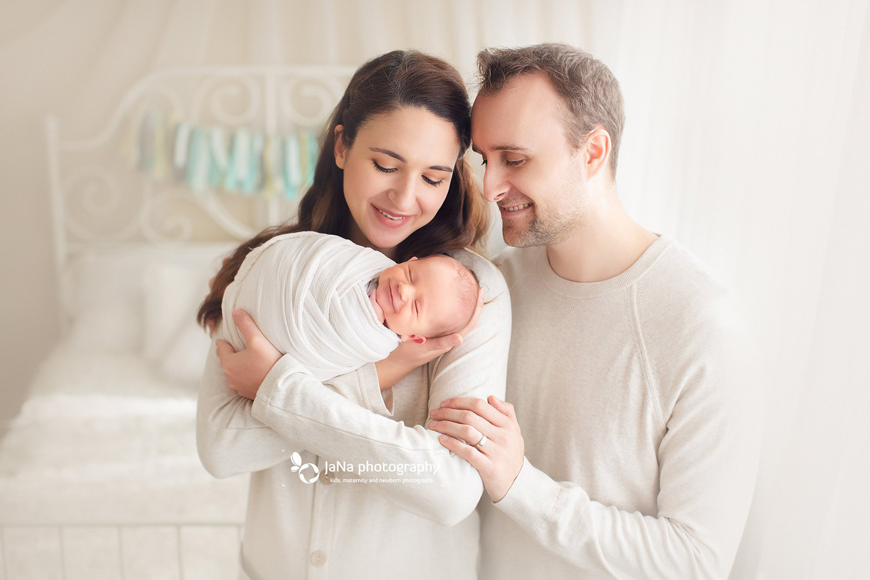 natural light- newborn -photography with parents