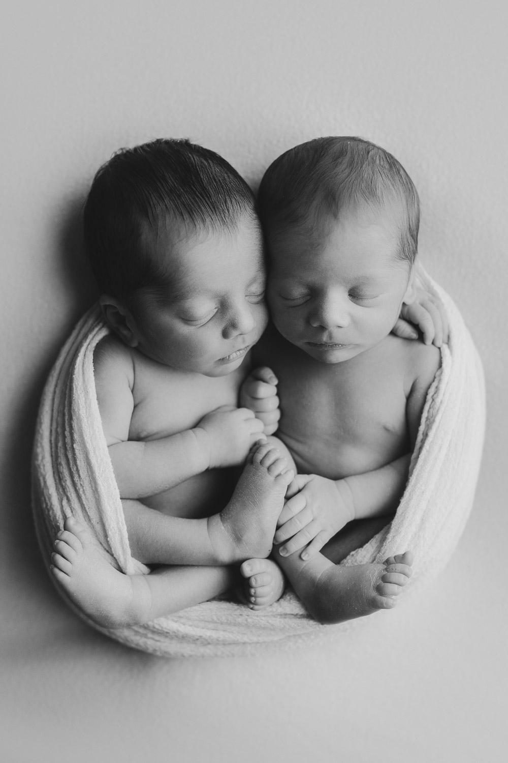 twins-newborn-photography-17