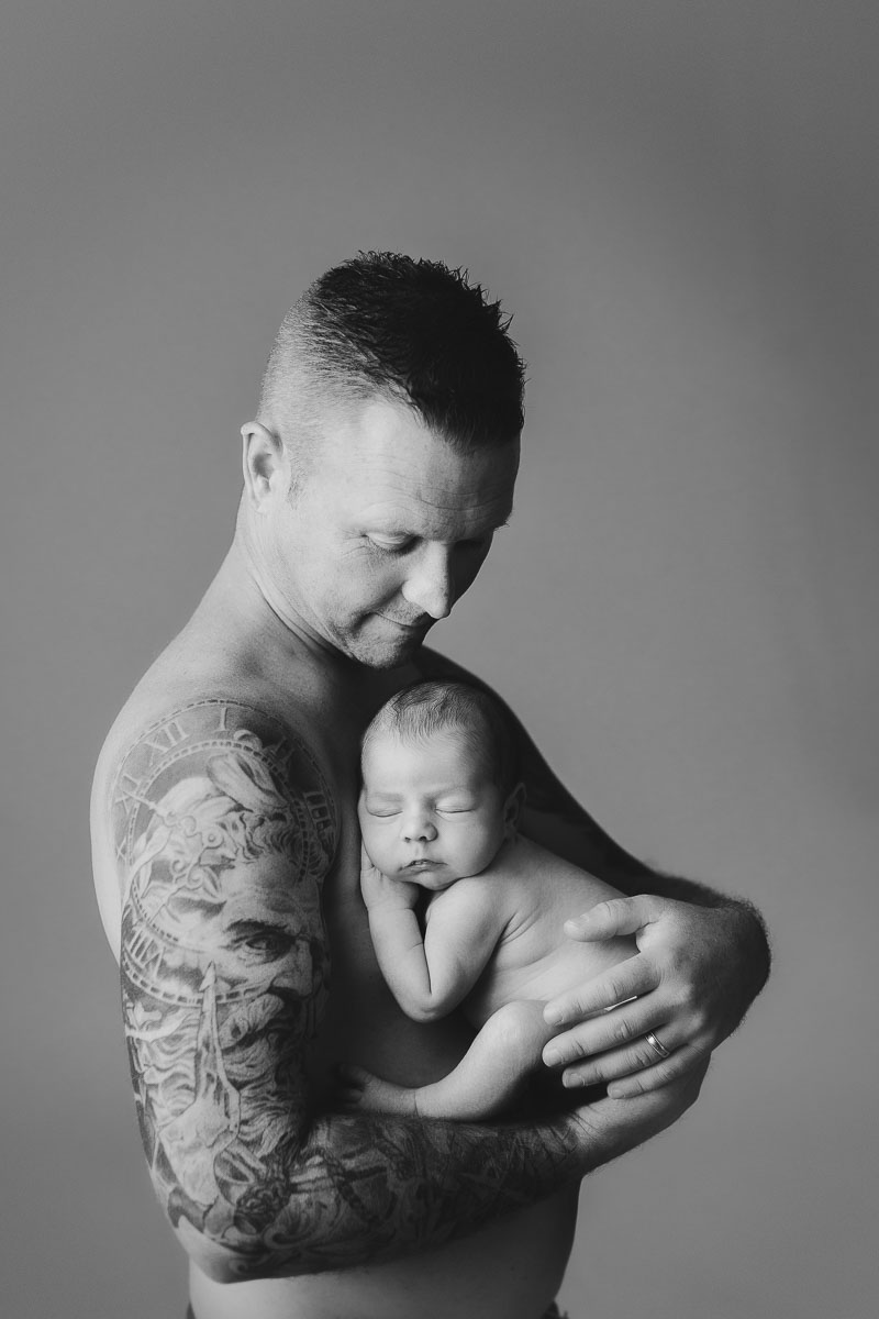 vancouver newborn photographer - dad black and white