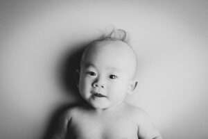 100 days baby boy photoshoot - smile - Vancouver - black and white