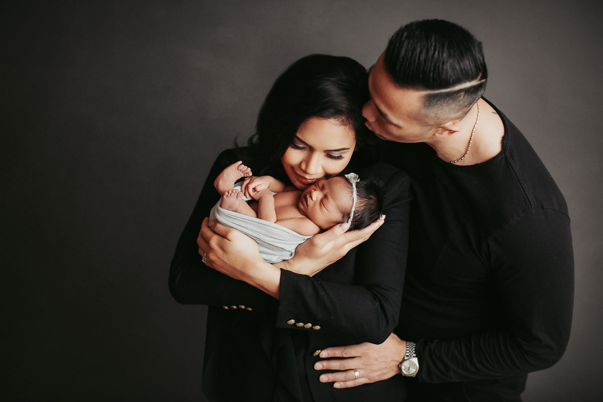 maternity newborn photography raven- family picture