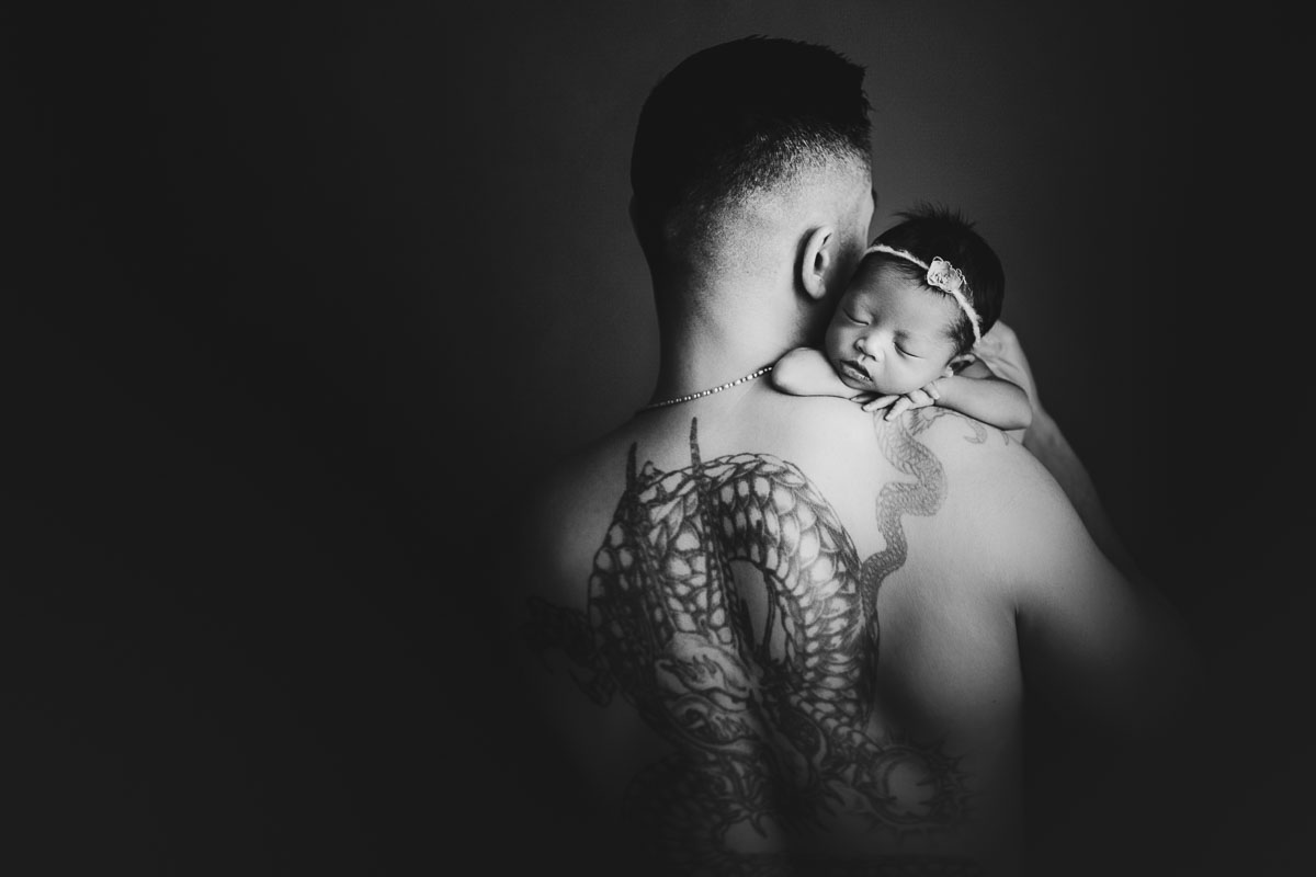 newborn photography - dad and baby girl - tattoo 