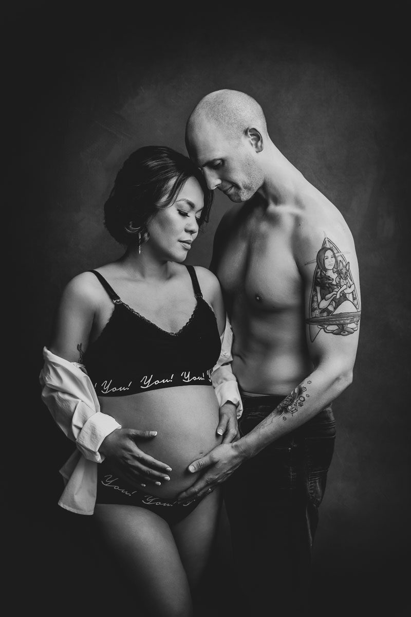 maternity photography - black and white