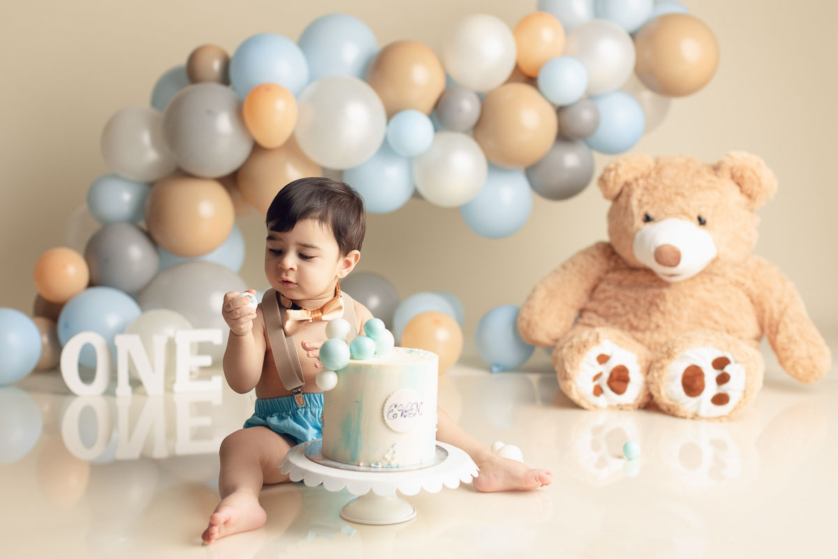 cake smash photography - boy - blue and cream