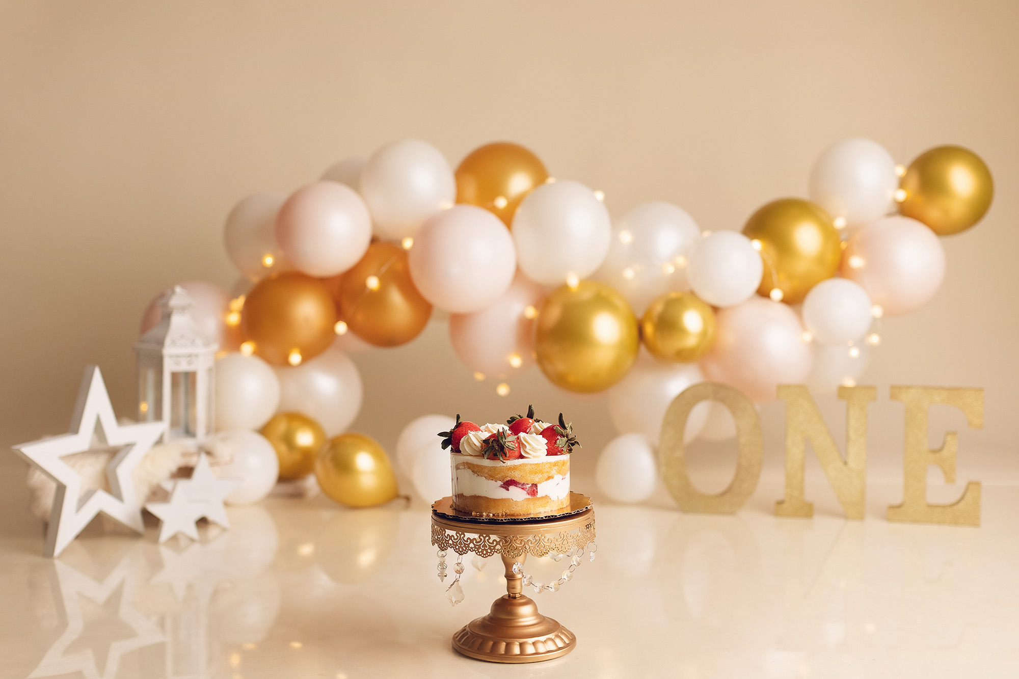cake smash photography - gold setup