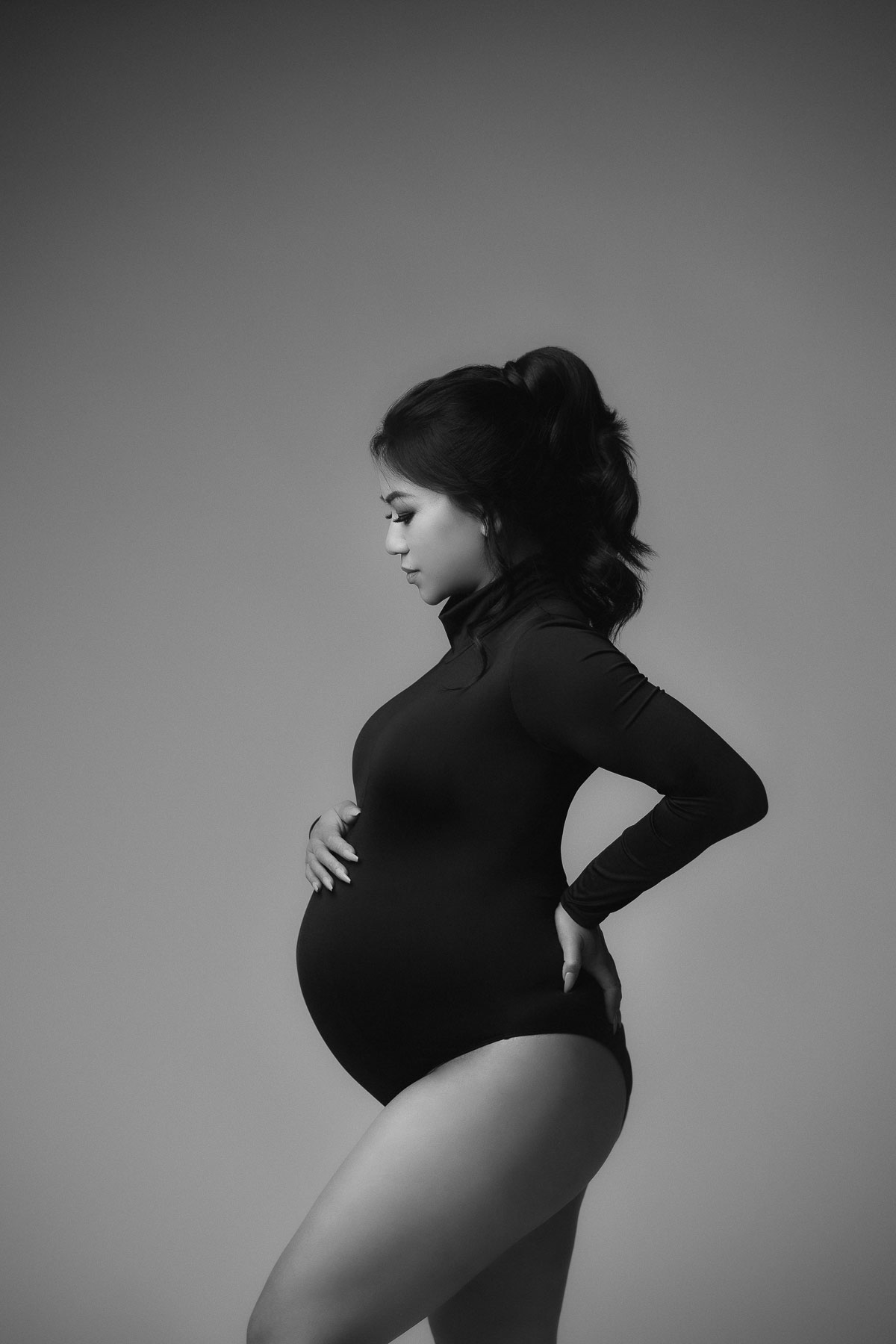 best maternity photoshoot in turtleneck black bodysuit