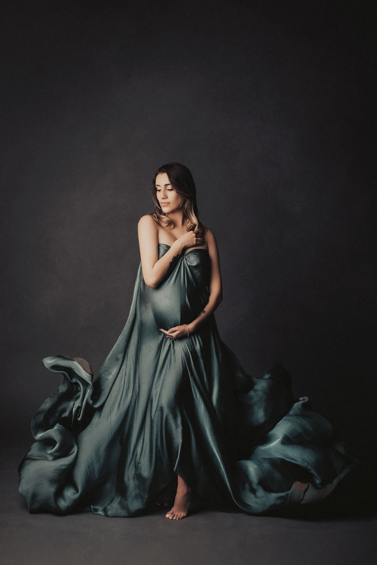 Stunning maternity shoots done in studio