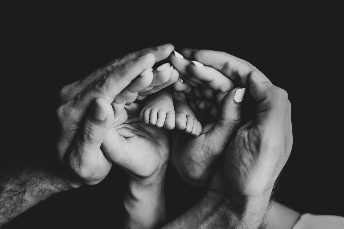 Vancouver - Burnaby and surrey - newborn photography - toes shot with macro lens - mom and dad hands