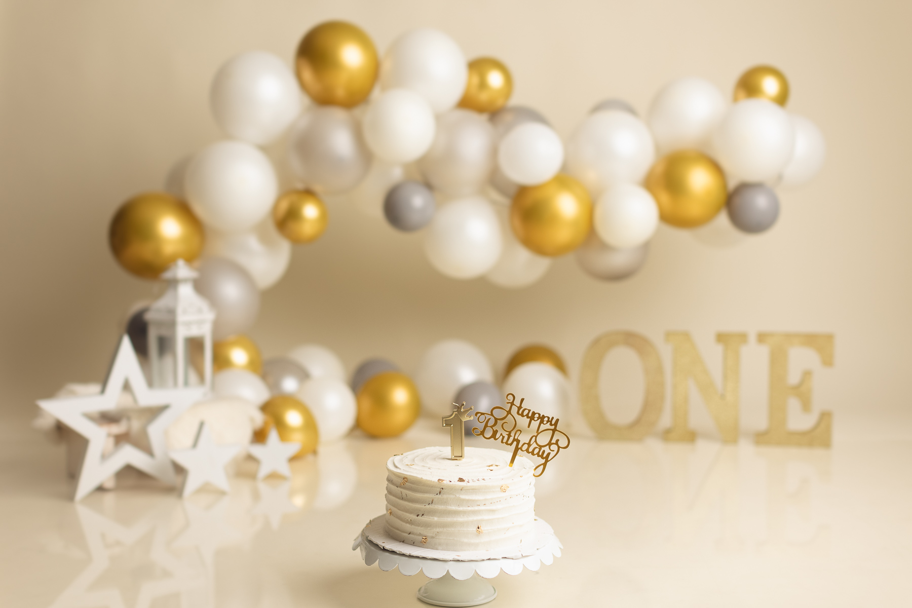 Cake smash photography Theme and preparation - White and gold balloons - best photographer north Vancouver