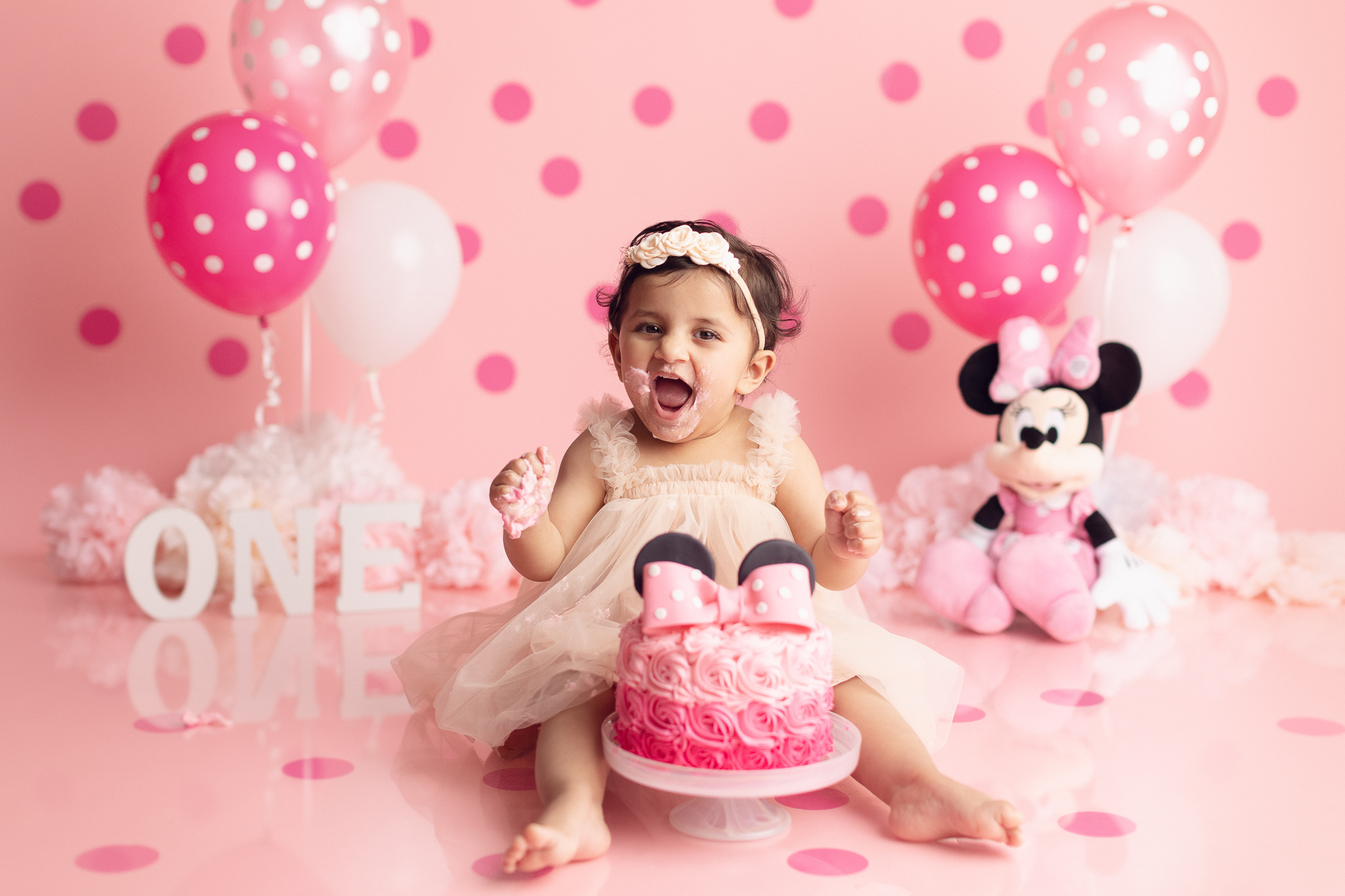Cake smash photography Theme and preparation - Minnie mouse - baby girl - best cake smash photographer in surrey BC
