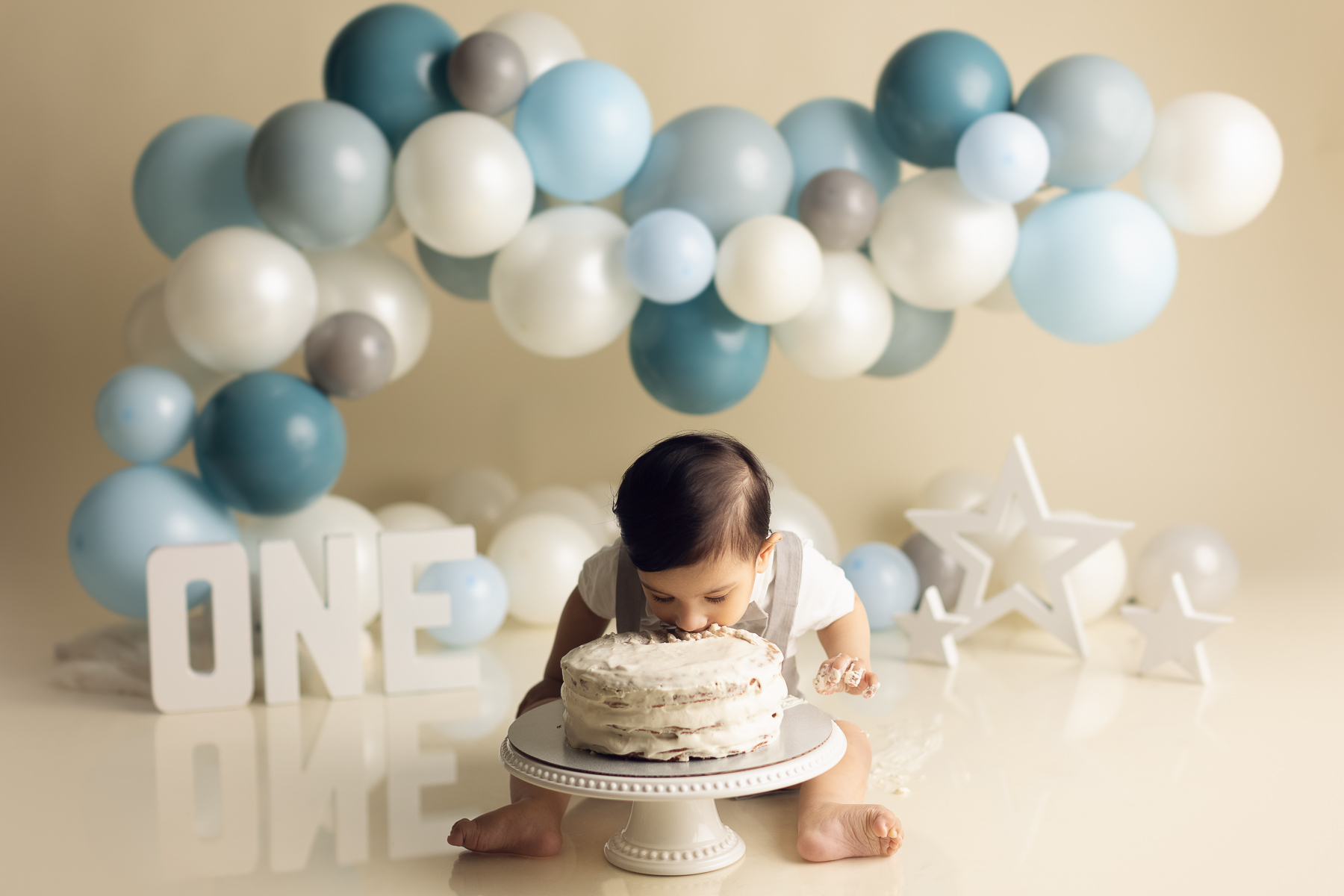 Cake smash photography Theme and preparation - Baby boy - white and blue - baby photography - best photographer vancouver