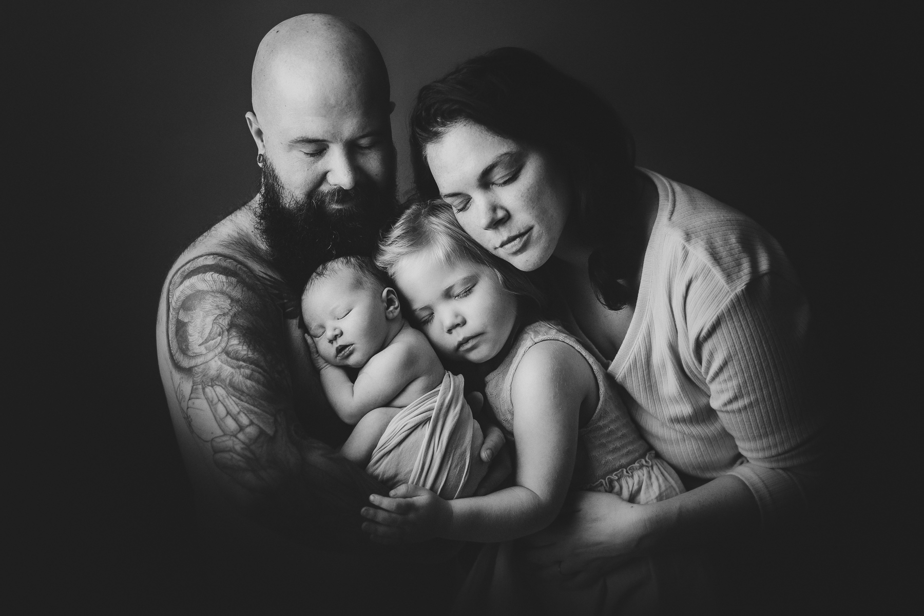 family picture with newborn - best newborn photographer Vancouver, Burnaby, Surrey - black and white