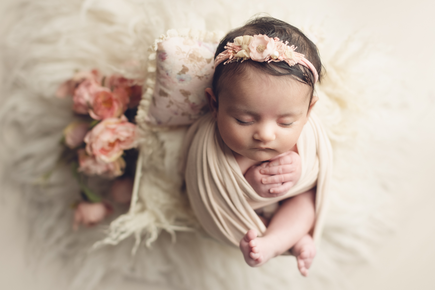 how to use props and wrap newborn for photography