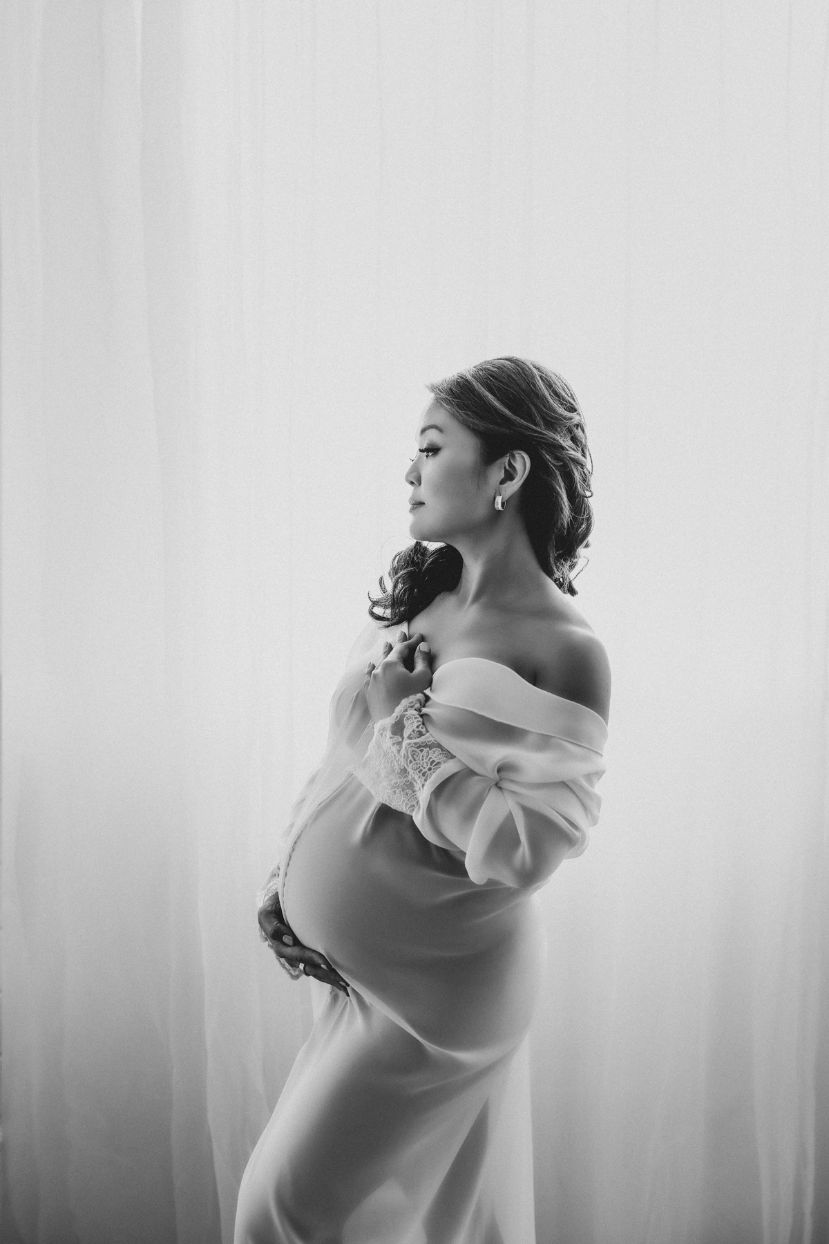 fashion inspired maternity photographer in Vancouver dreamy pregnancy look