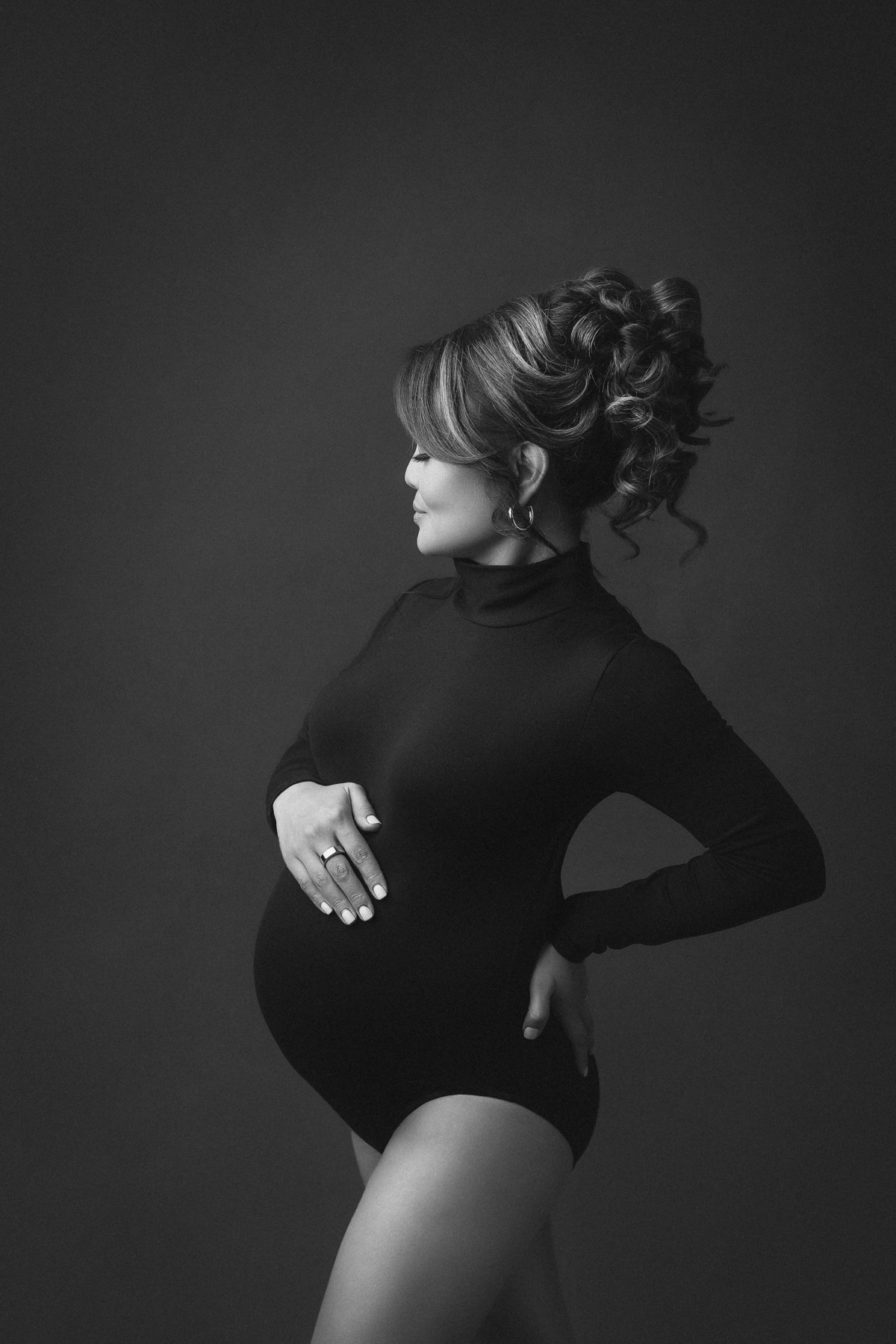stunning pregnant mom in jana photography Vancouver - Glam portrait with back turtleneck pregnancy bodysuit