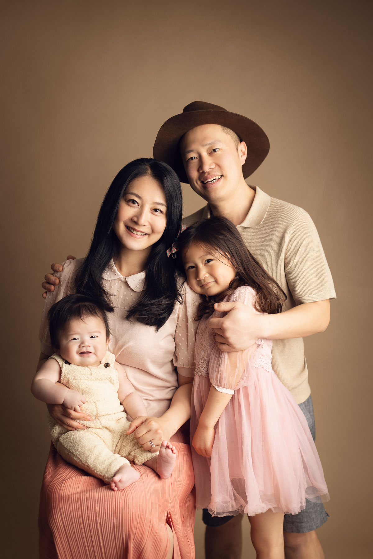 family portrait - sibling - maternity - newborn and baby photographer