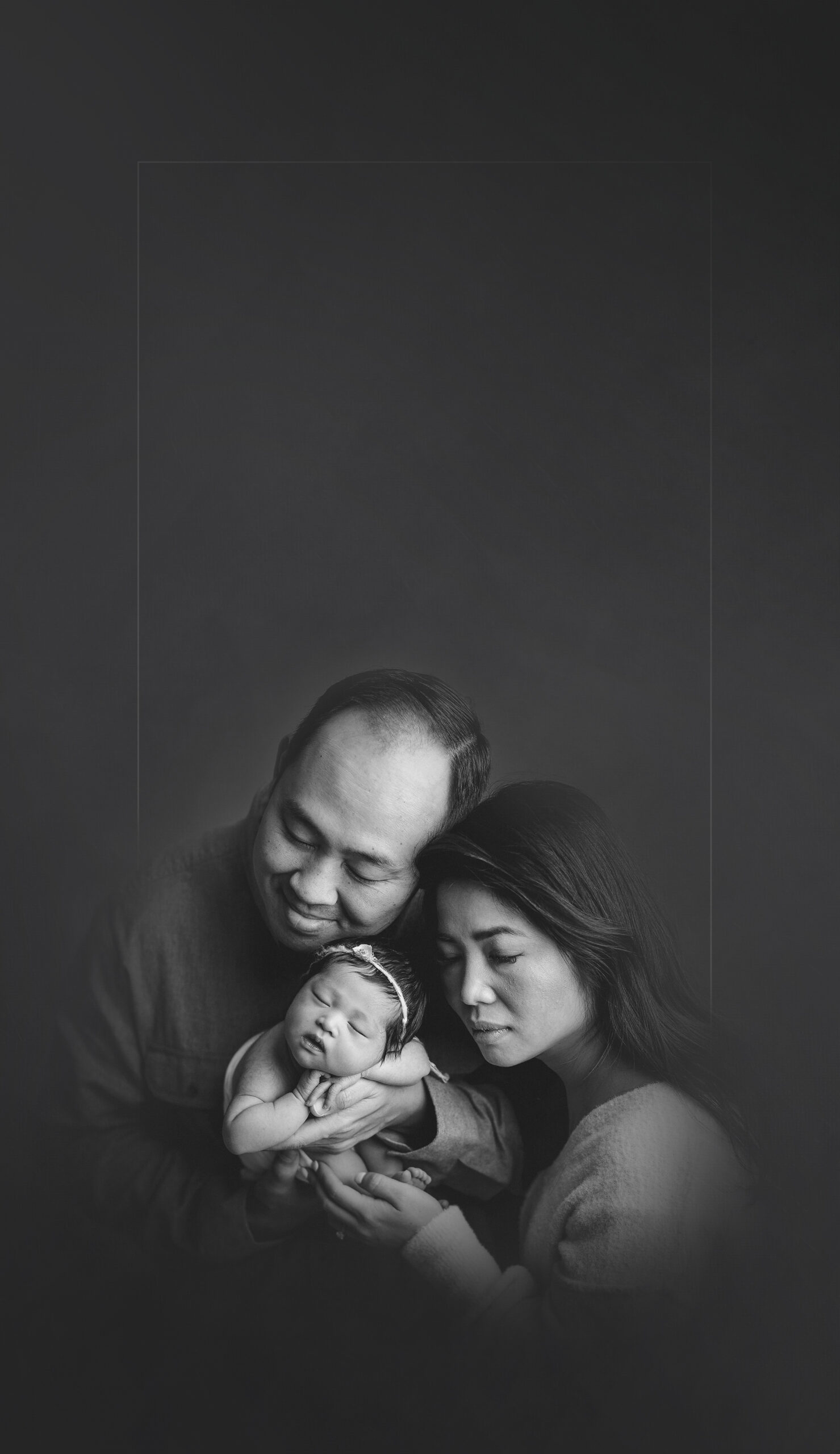 mom and dad newborn photographer