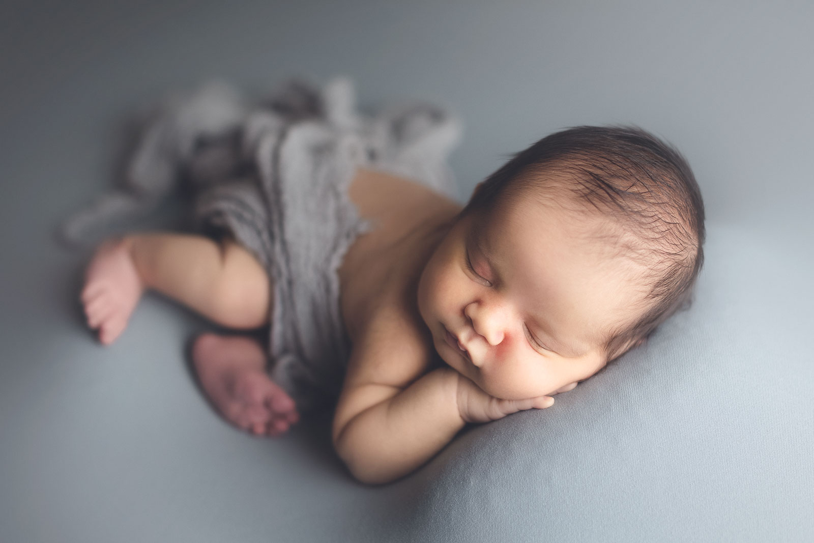 newborn baby boy photography in blue background