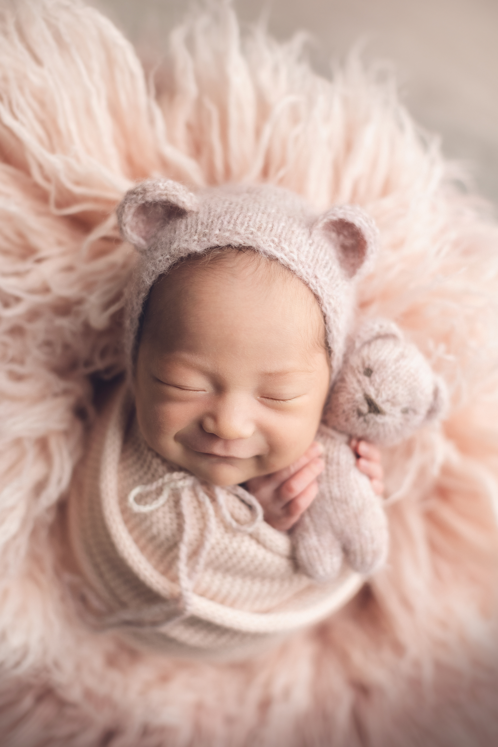 newborn photography testimonials - baby girl smiling 